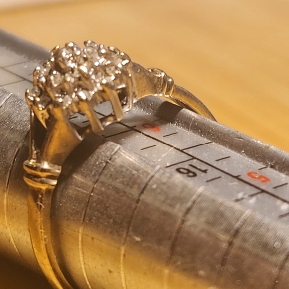 Vintage 10kt Gold Natural White Diamond Cluster Ring - Picture 13 of 16